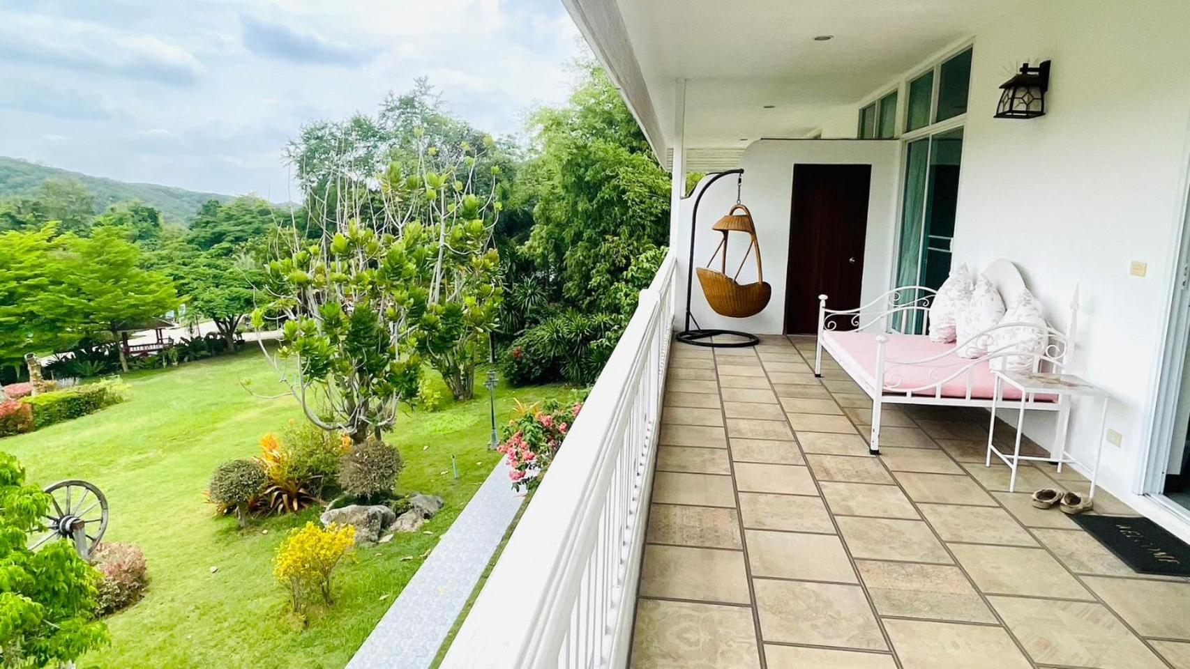 Hotel Baan Ing Khao Pak Chong Esterno foto