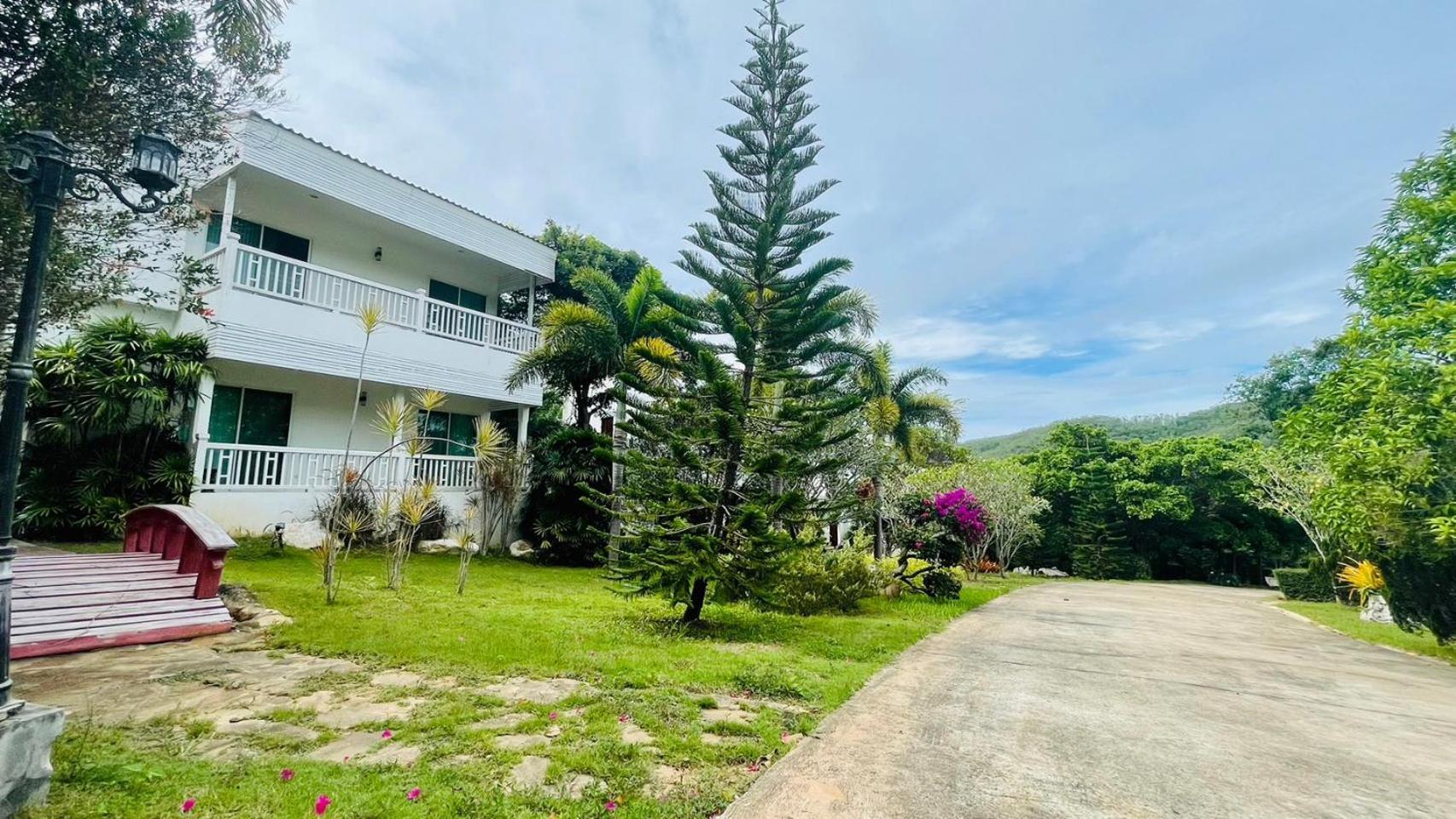 Hotel Baan Ing Khao Pak Chong Esterno foto