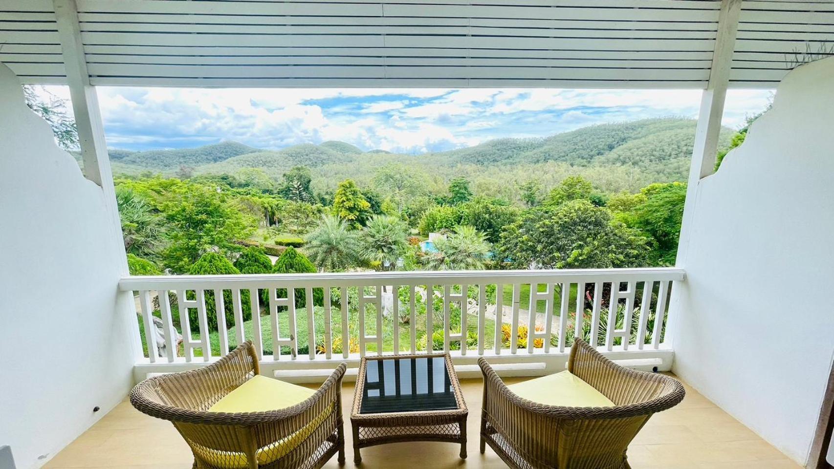 Hotel Baan Ing Khao Pak Chong Esterno foto
